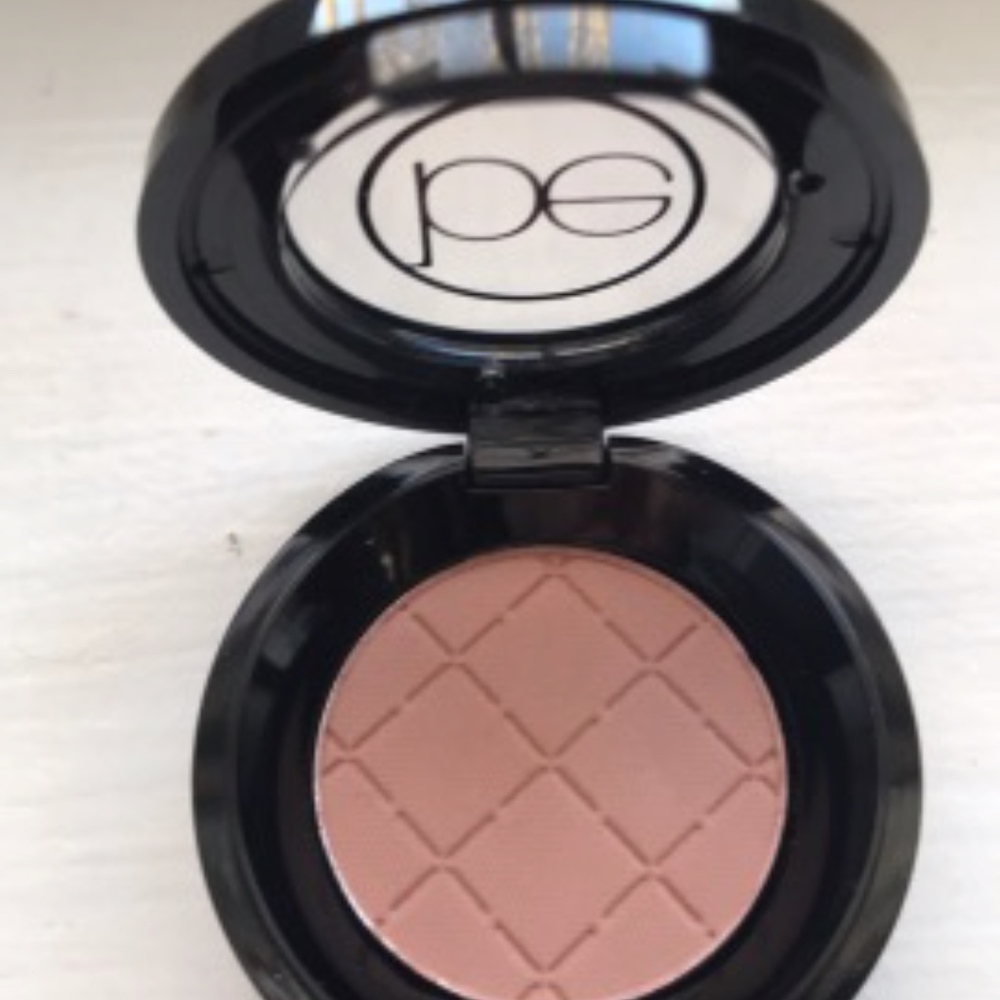 Beauticontrol Mineral Eye Shadow: Latte